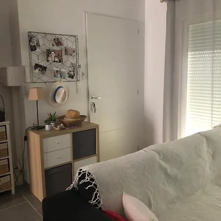 Maison Individuelle A 10 Mn A Pied Du Centre