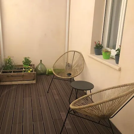 Maison Individuelle A 10 Mn A Pied Du Centre *