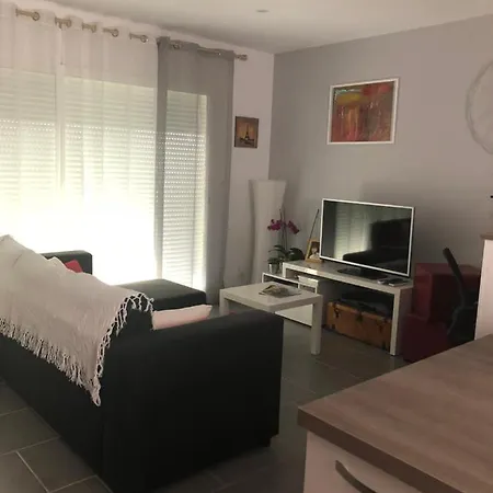 Maison Individuelle A 10 Mn A Pied Du Centre Uzès