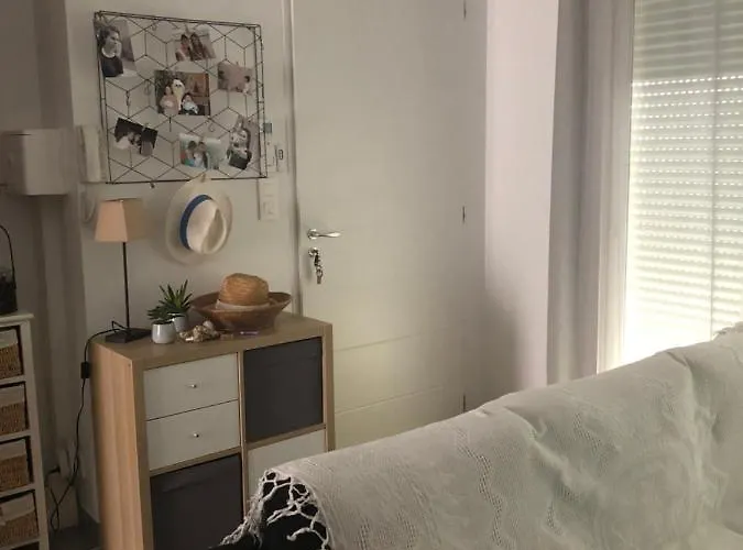 Maison Individuelle A 10 Mn A Pied Du Centre