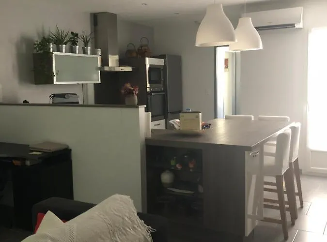 Maison Individuelle A 10 Mn A Pied Du Centre