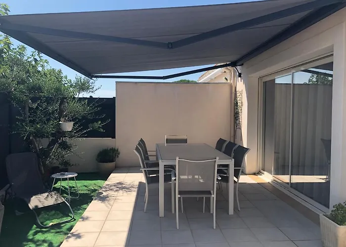 Maison Individuelle A 10 Mn A Pied Du Centre