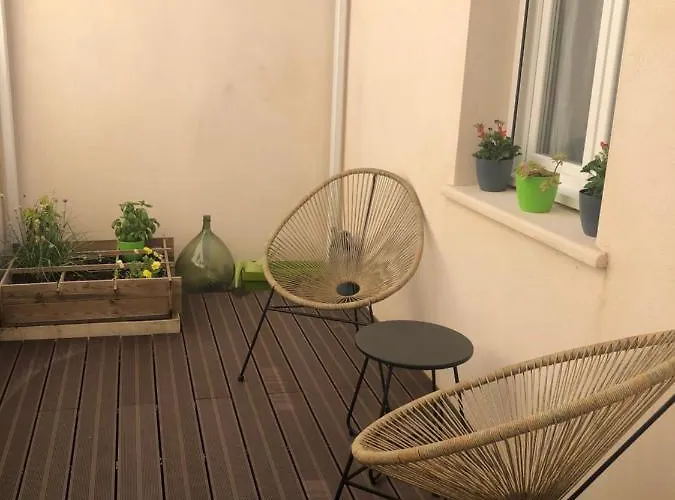 Maison Individuelle A 10 Mn A Pied Du Centre *