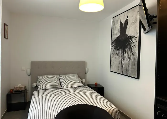 Maison Individuelle A 10 Mn A Pied Du Centre Nyaraló Uzès