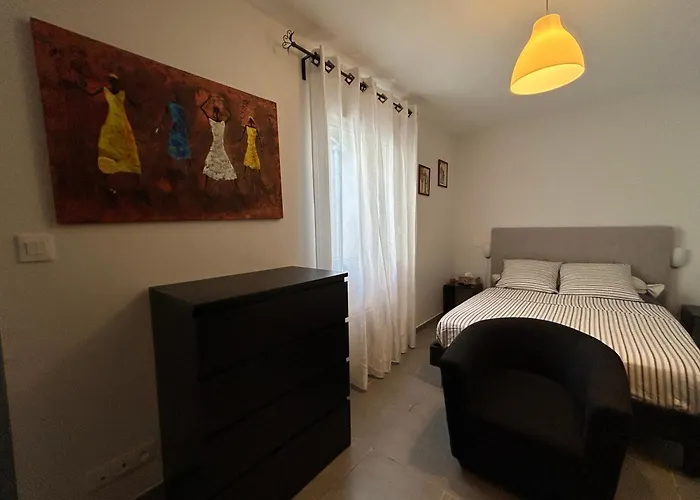 Maison Individuelle A 10 Mn A Pied Du Centre *